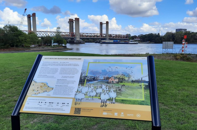 Informatiepaneel-voormalige-historische-haven-Spijkenisse-Oude-Maas