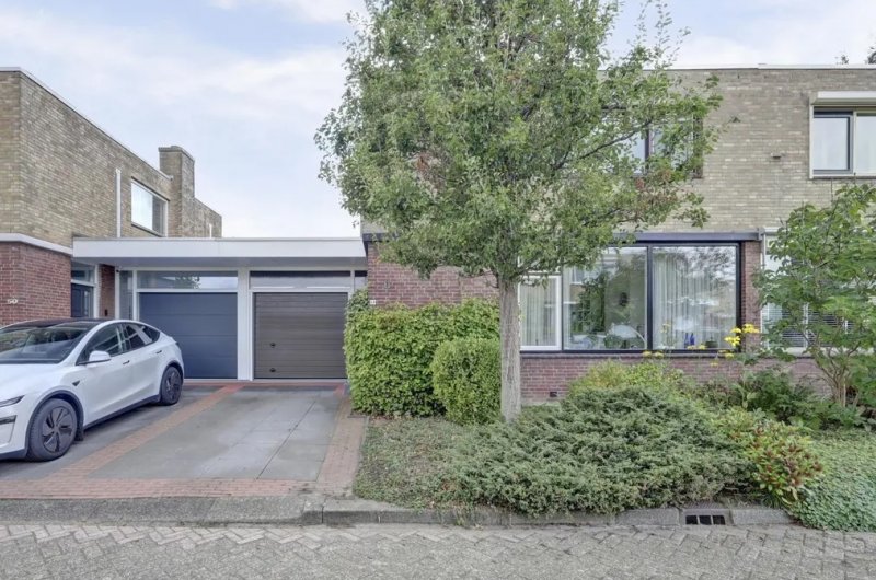 Twee-onder-één-kapwoning-Essenstraat-48-Spijkenisse