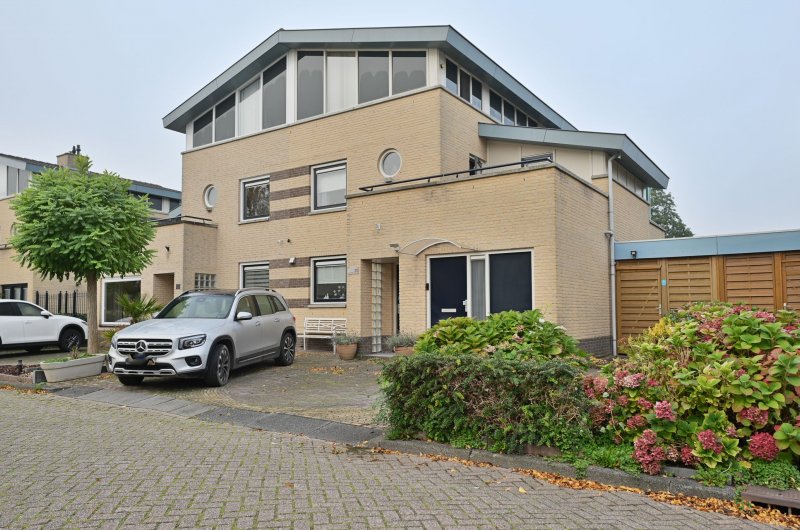 Foto-twee-onder-één-kapwoning-Marie-van-Regteren-Altenastraat-23-Spijkenisse
