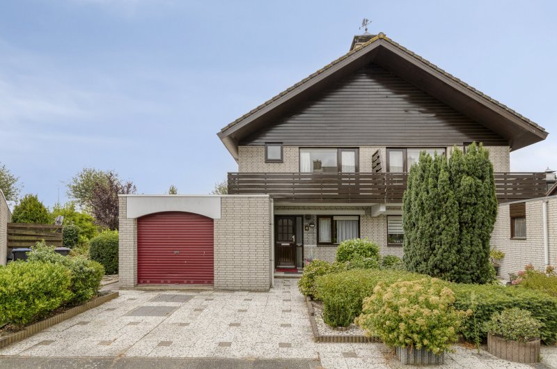 Twee-onder-één-kapwoning-Essenstraat-48-Spijkenisse