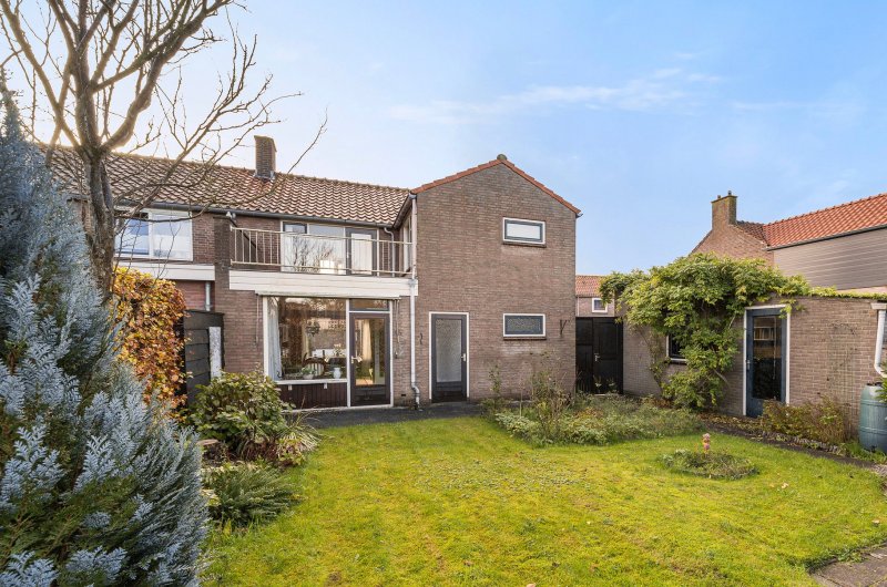 Twee-onder-een-kapwoning-Willemstraat-18-Zuidland-exterieurfoto