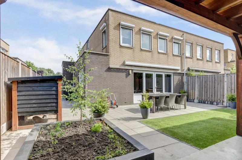 Foto-achterzijde-tweekapper-Etty-Hillesumstraat-132-Spijkenisse