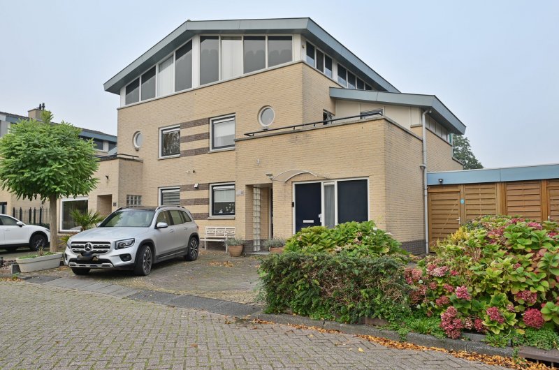 Foto-twee-onder-één-kapwoning-Marie-van-Regteren-Altenastraat-23-Spijkenisse